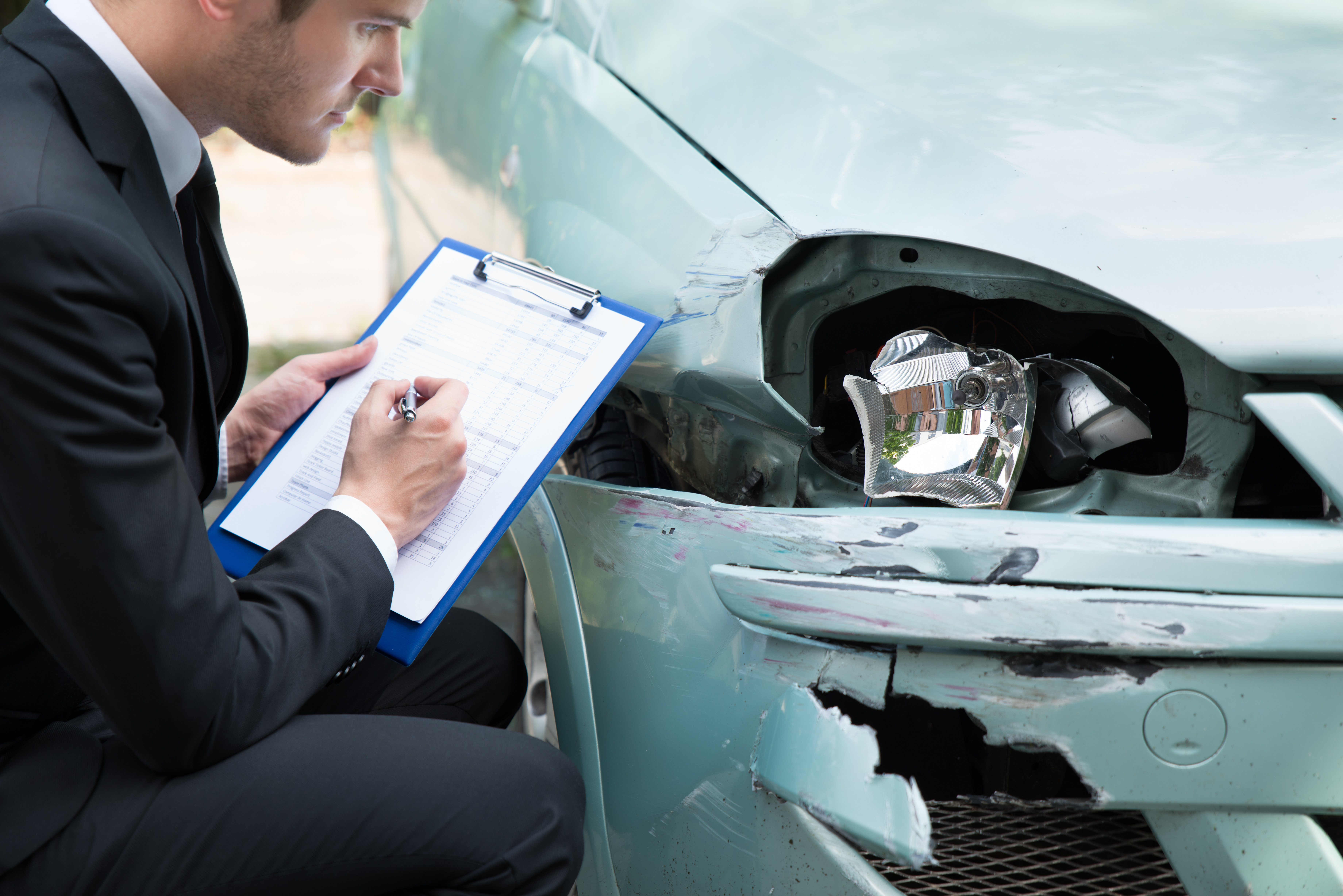 Застраховать автомобиль от ущерба. Оценка автомобиля после ДТП. Независимая оценка ущерба автомобиля после ДТП. Независимая автотехническая экспертиза автомобиля. Оценщик автомобилей.